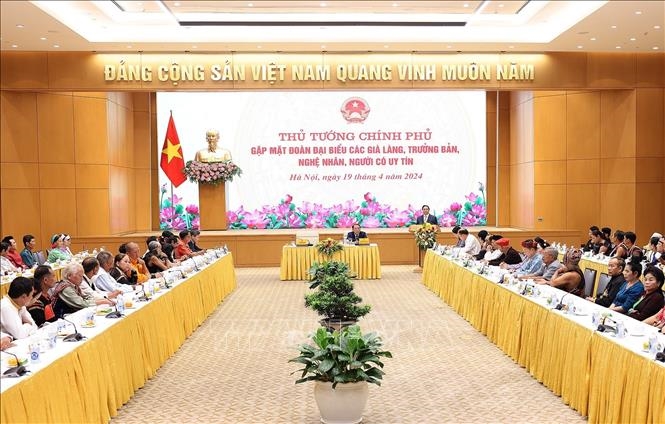 View - 	Thủ tướng Phạm Minh Chính gặp mặt Đoàn đại biểu các già làng, trưởng b